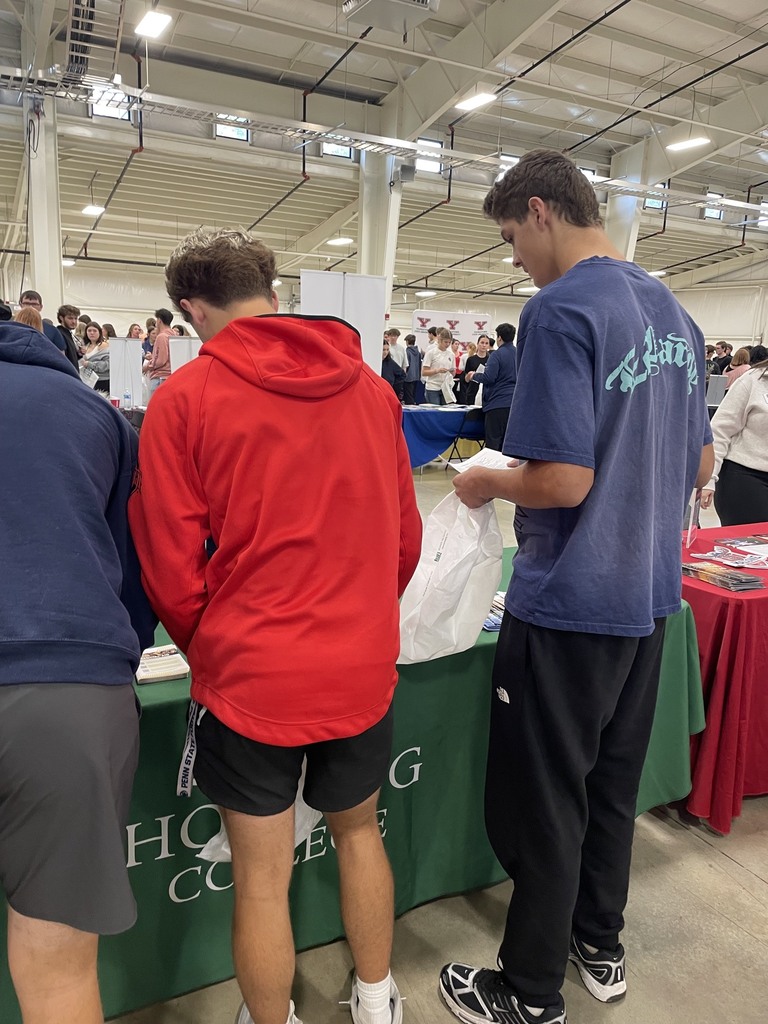 Juniors and Seniors attended the Mahoning Valley College Fair. They were able to visit 60 different colleges/universities during their trip.