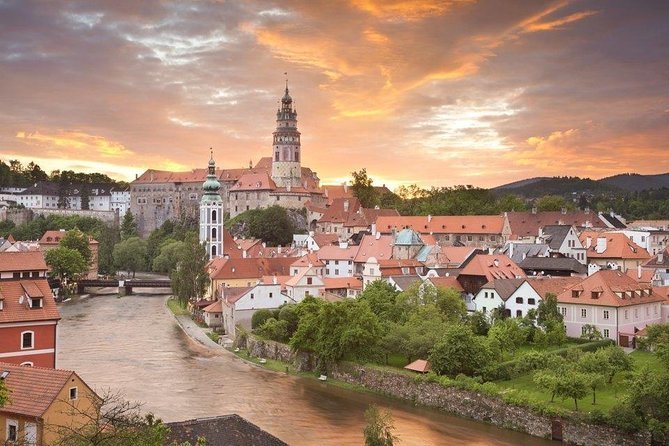 Image of Budapest, Hungary including mountains, a river, buildings, and the sky at daybreak.