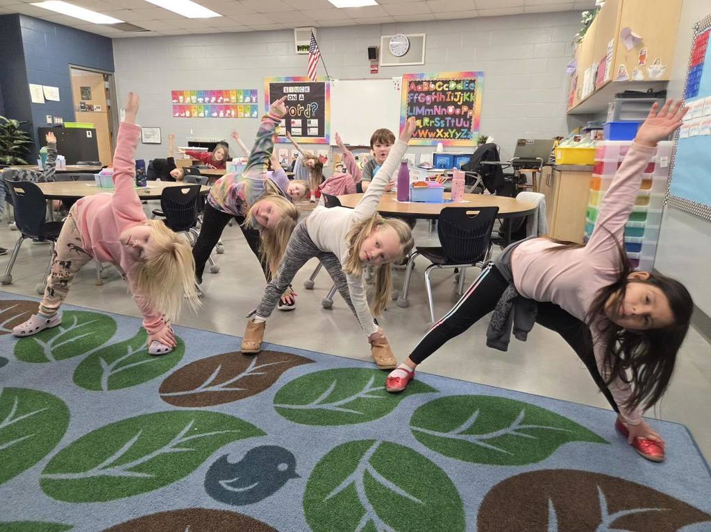 picture of kindergarten class going playing a game