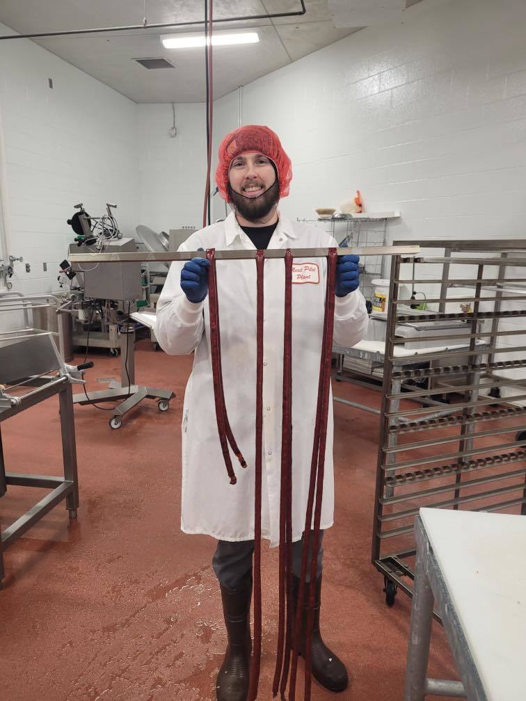 picture of man making beef sticks