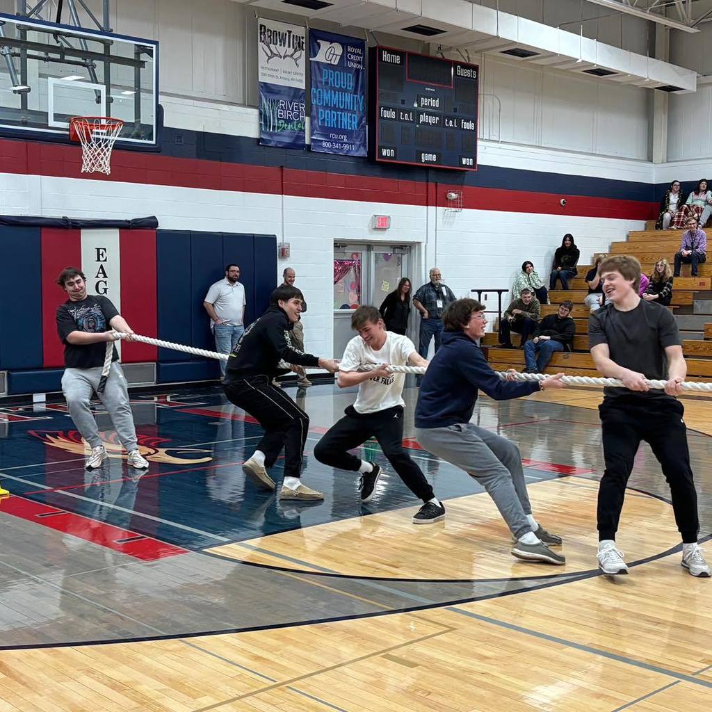 picture of students playing tug-o-war in the gym