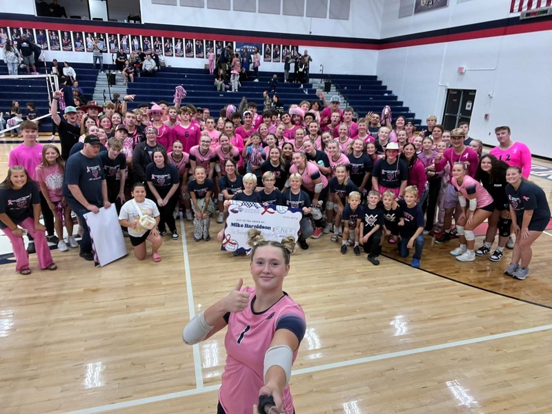 Andrea E. and crowd selfie