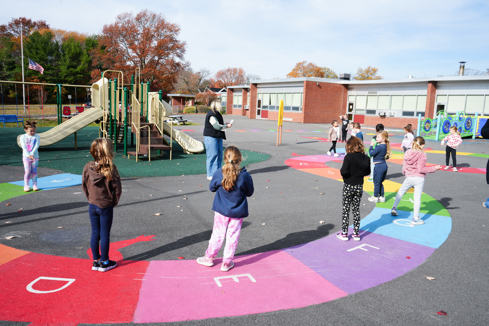 students explore shadows