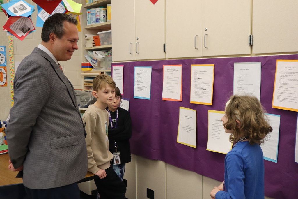 Students in Mrs. Elfreth's Class during their Gallery Walk