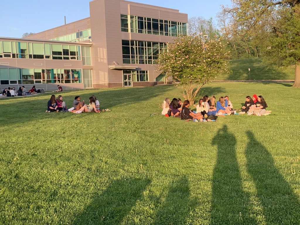 Seniors enjoying the sunrise as a class