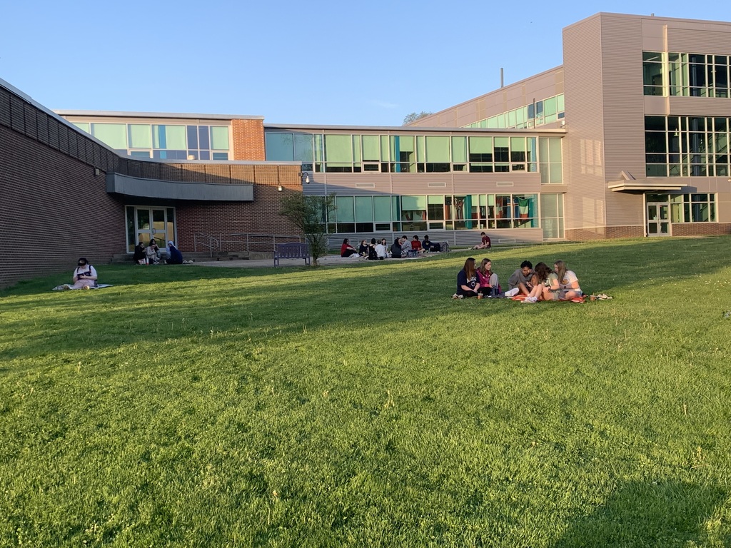 Seniors enjoying the sunrise as a class
