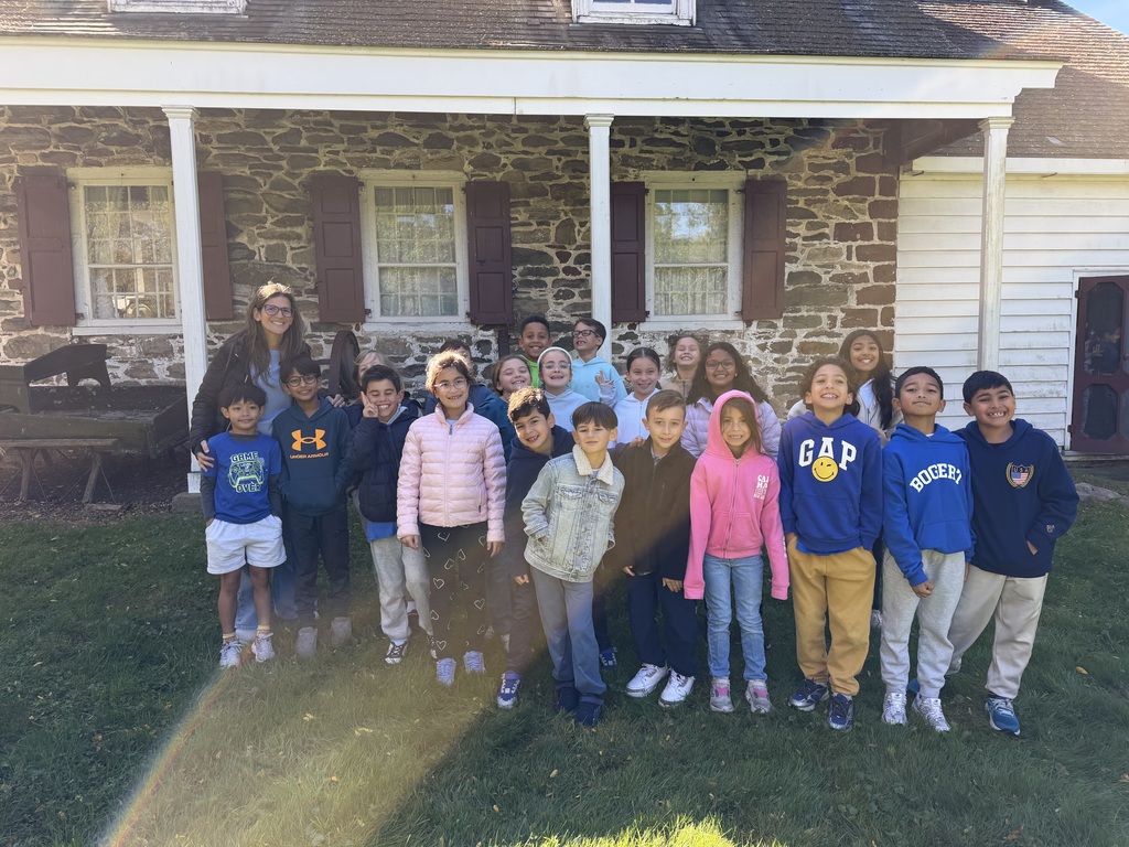 A class photo at a field trip.