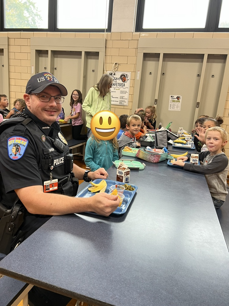 officer lucas and students eating