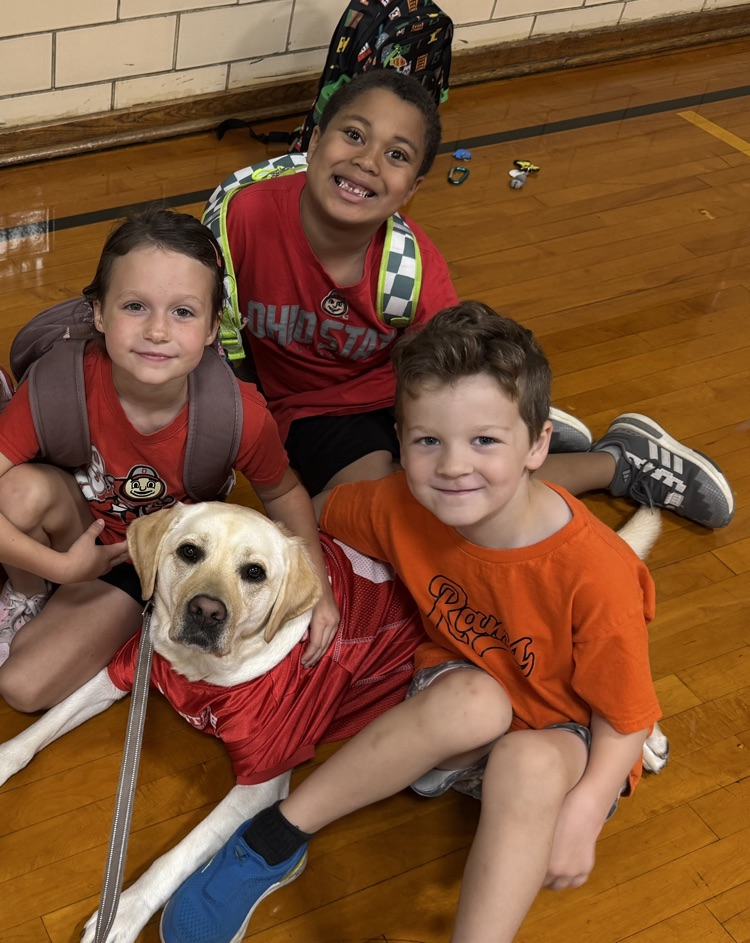 kids and therapy dog