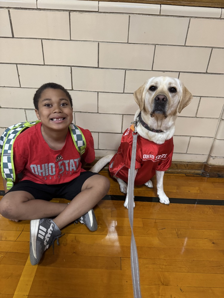 kids and therapy dog