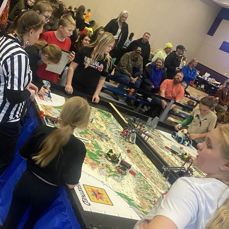 students at Lego competition.
