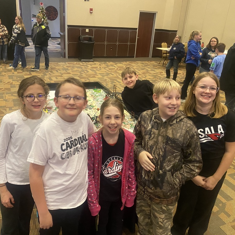 students at Lego competition.