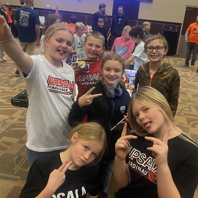 students at Lego competition.