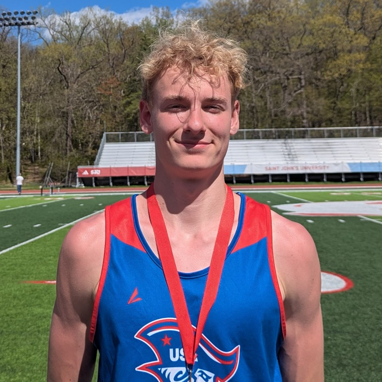 Quinn 1st in 800, 2nd in 1600, 1st in disc, and 1st in 4x400