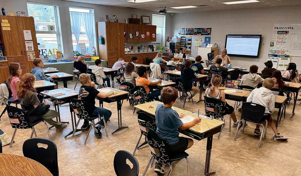 Picture of 4th Grade students receiving instruction