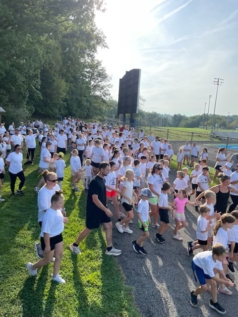 Image of some of the participates in the color run.