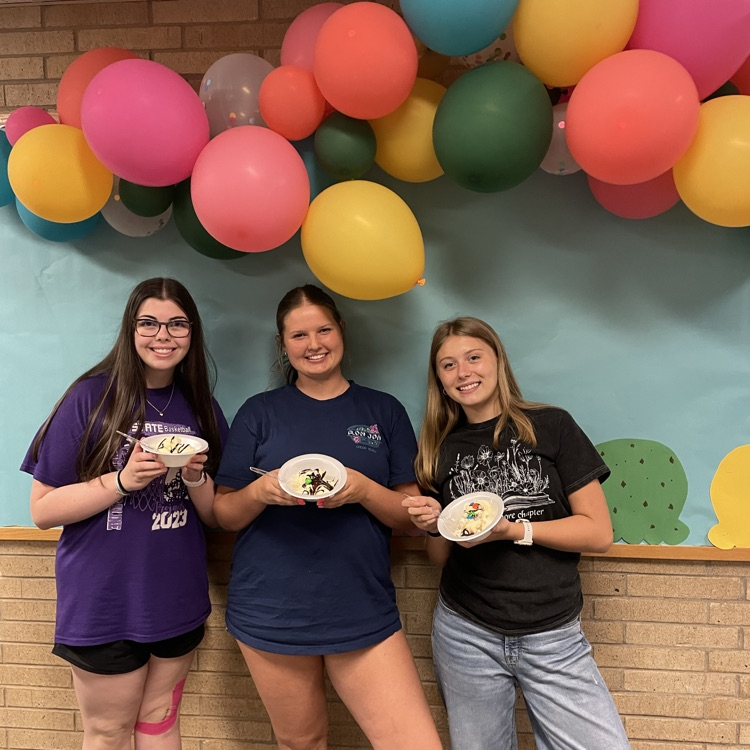 “Don’t let your ice cream melt while counting someone else’s sprinkles” was the theme for FACS classes today.  Students set their semester goals and brainstormed how to not let distractions get in our way.