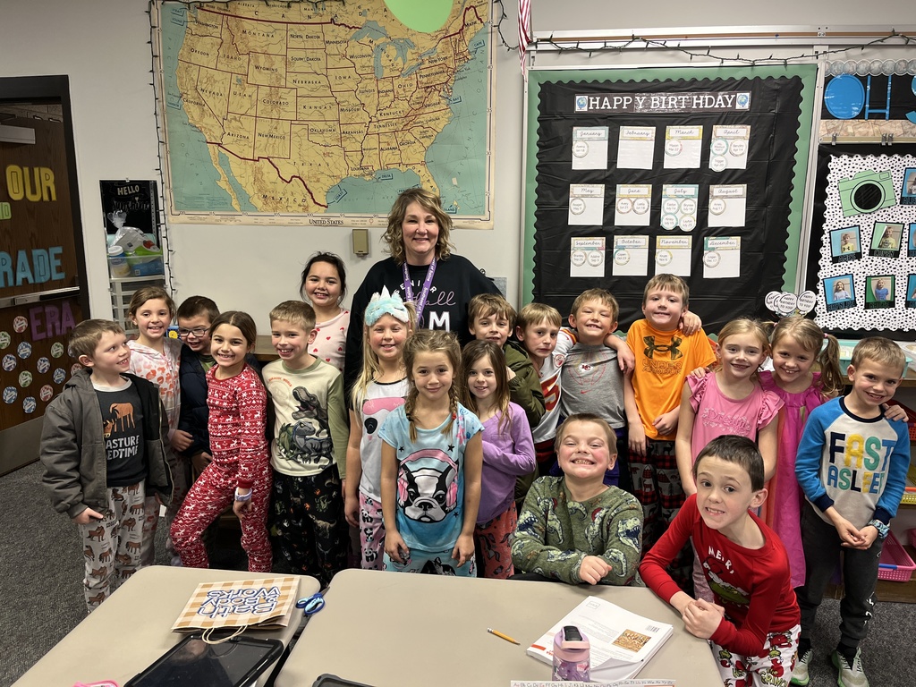 Miss Shandi always shares her hand sanitizer with everyone in Mrs. Westhoff’s class. Today she surprised us by bringing every kid their own hand sanitizer and holder! We have AWESOME paras!!