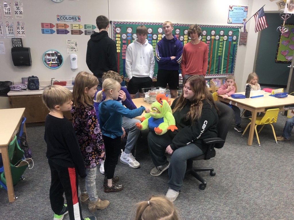 Mr. Baird’s (high school) human development class presented a great dental  lesson to Mrs.McBride’s kindergarten class! The kindergarten students loved learning from the awesome, high school mentors! 