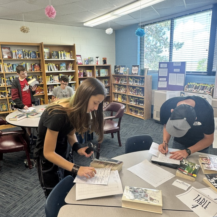 Freshman filling in their “menus.”