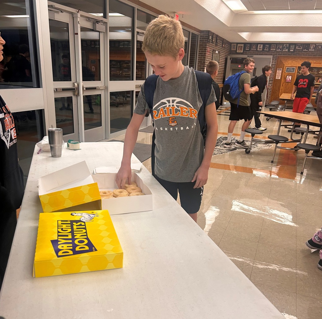 HOCO Week - Alumni Donuts