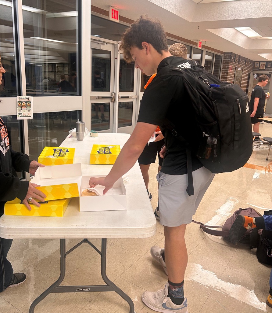 HOCO Week - Alumni Donuts