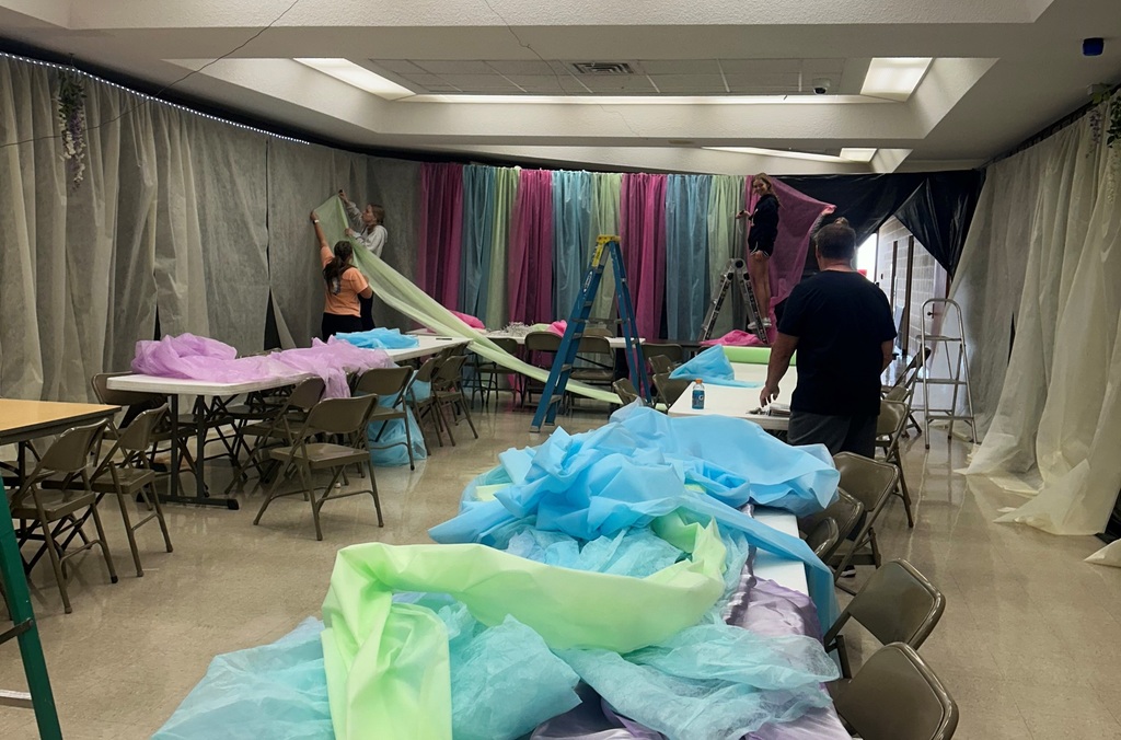 Prom Decorating 8