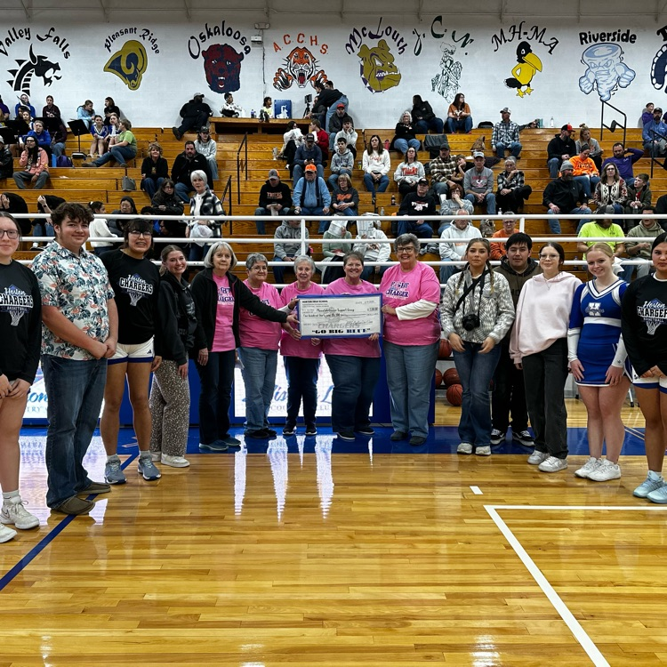 Members of the Muscotah Cancer Support Group and Mrs. Woods’ 8th hour