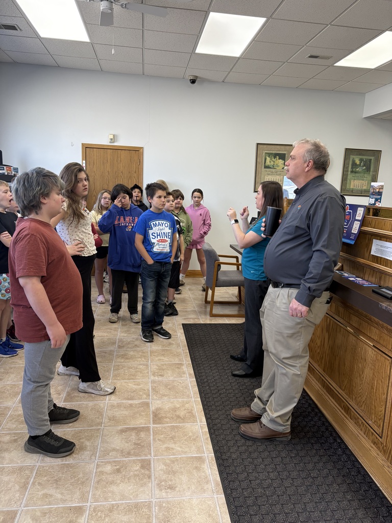 5th Grade walking field trip to Union State Bank of Everest