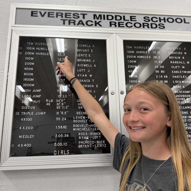 Emma Lentz 200m hurdle record of 32.3