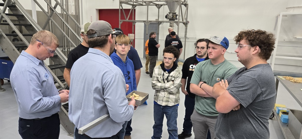 Sabetha Manufacturing day tour, HHS students