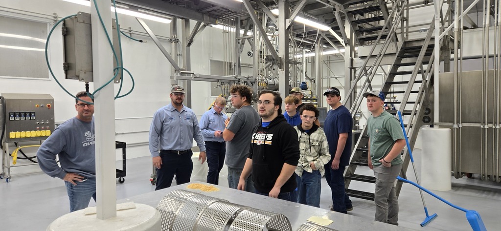 Sabetha Manufacturing day tour, HHS students