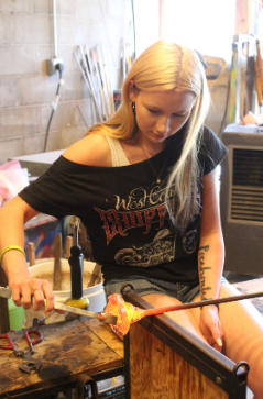 Glass blowing field trip - students shaping glass
