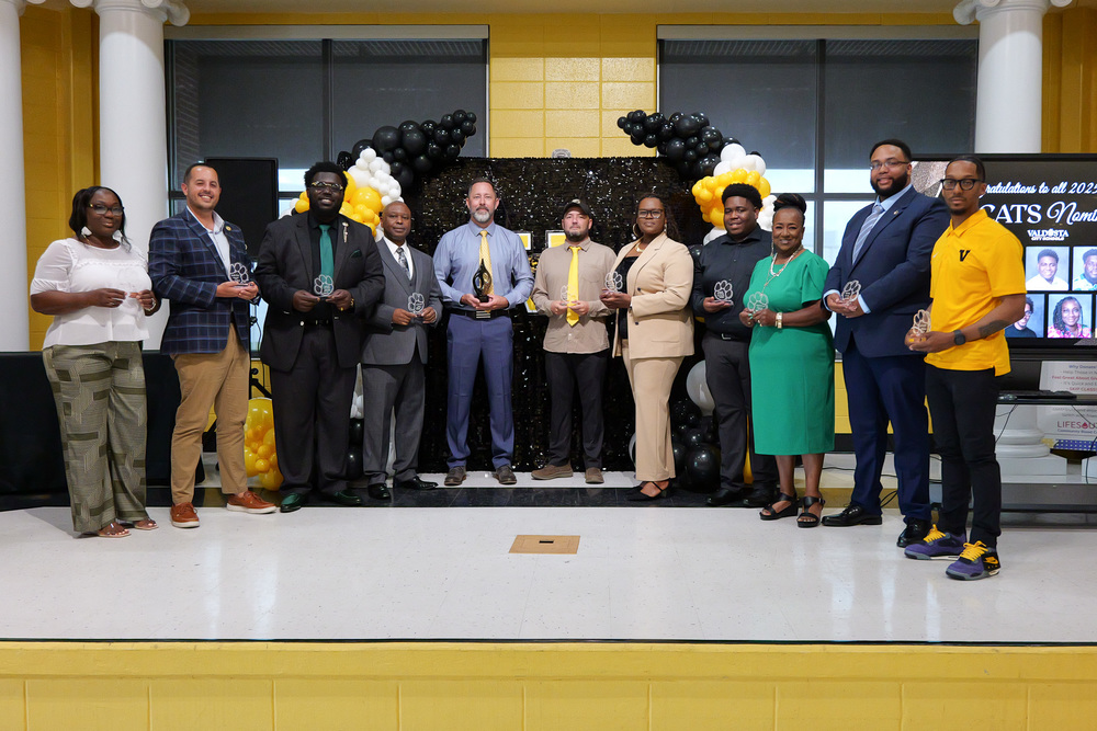 group photo of all honorees