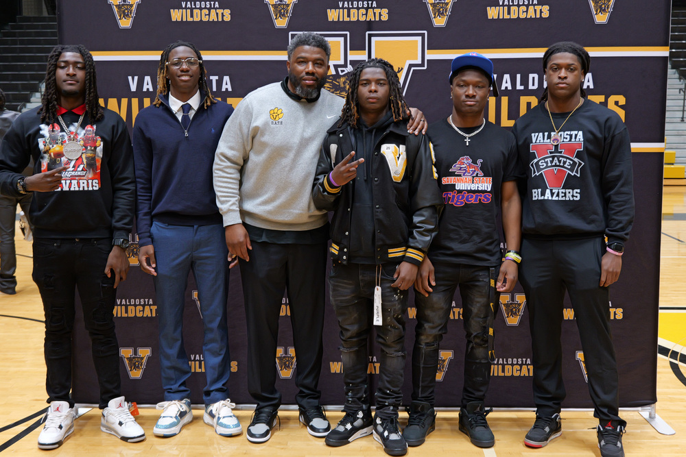 Group photo with signees and Coach Felton