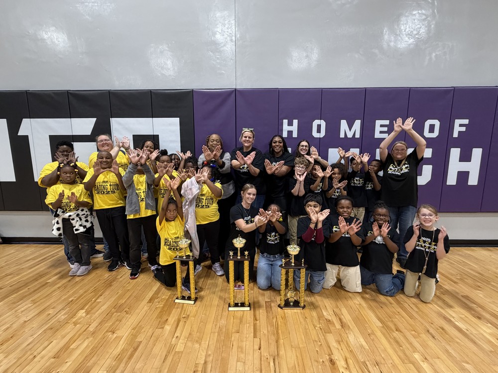 Group photo of WGN and SME students