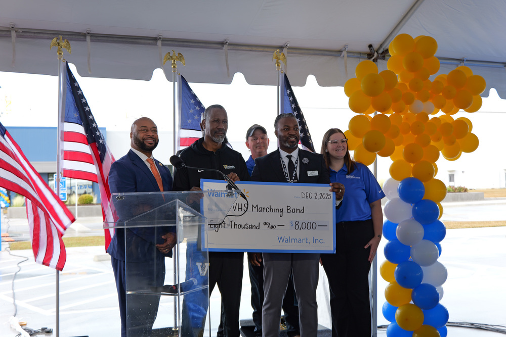 Group photo with the check for $8000