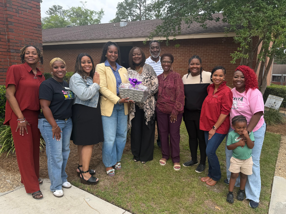 Group photo with VCS workers and donors