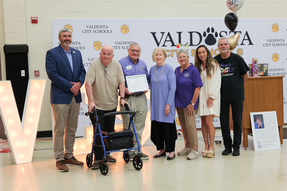 group photo with SME staff and donor representatives 