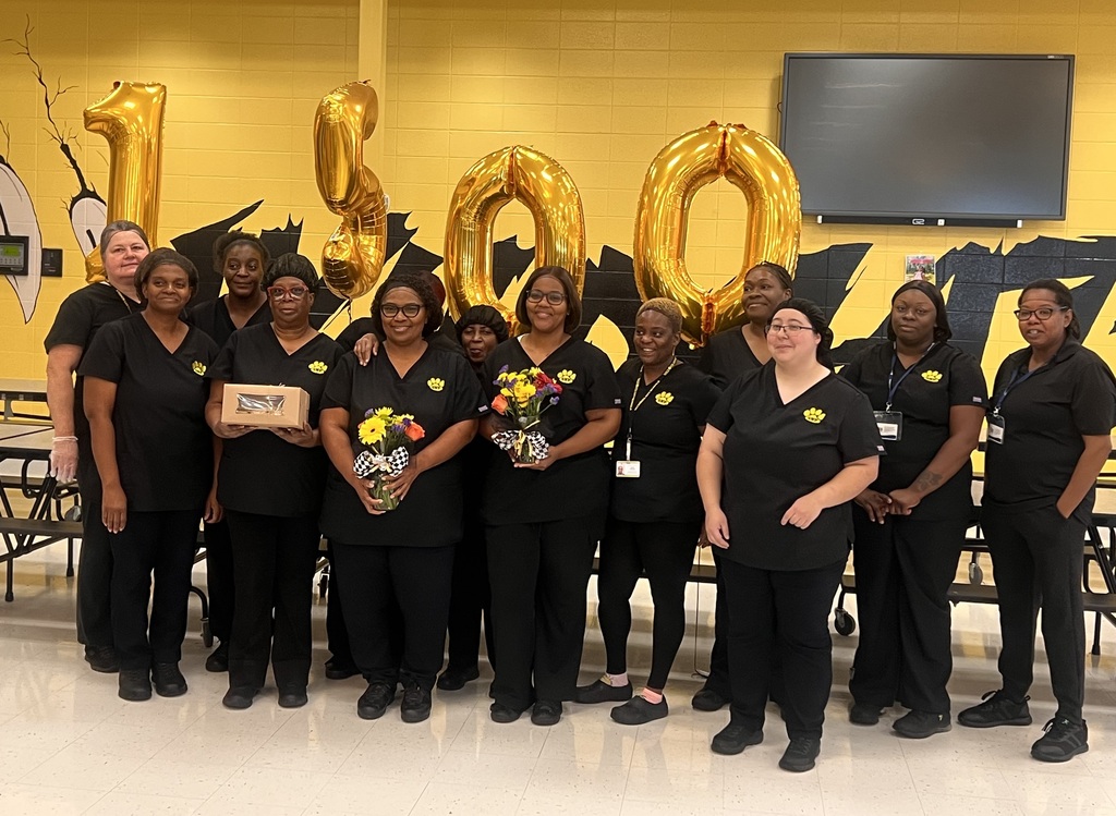 VHS celebrating serving 1500 students in one day.