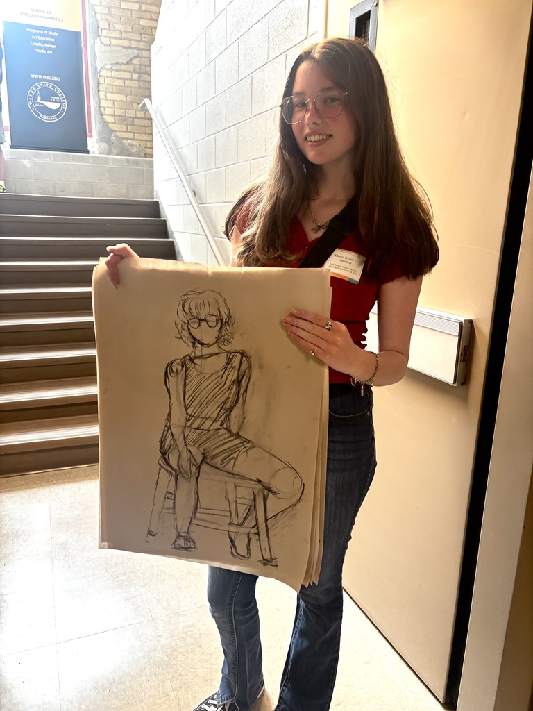 Maren Cronin showing her drawing of a live model.