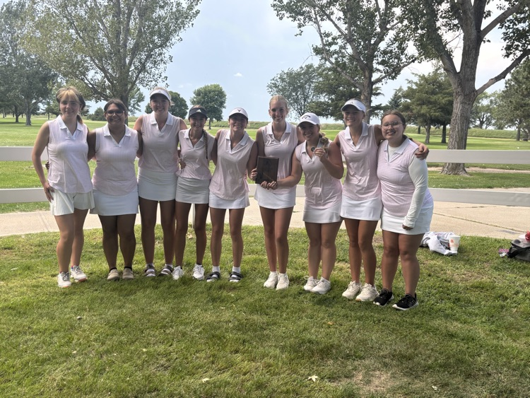 L to R: Ara’Vani Johnson, Leti Alvarez, Leah Osnes, Kassie Hanson, Ali Weller, Rylee Wackler, Tierney Miller, Joni Cox and Brooklyn Coyle