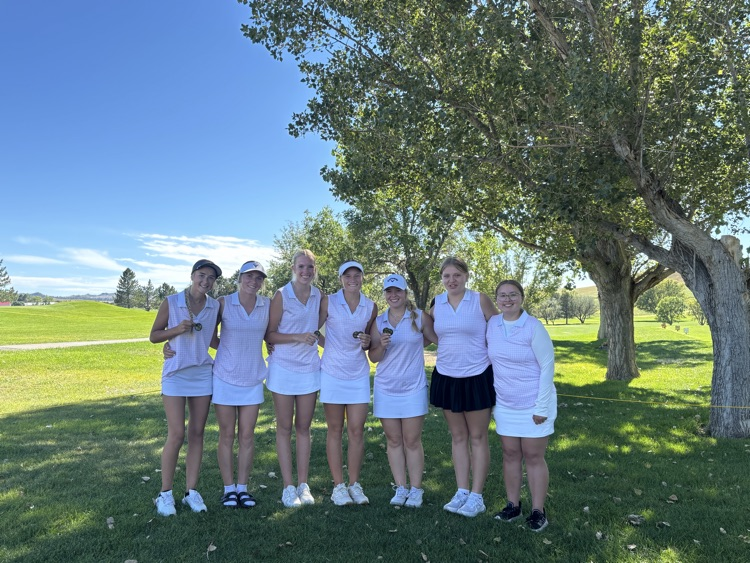 L to R: Kassie Hanson, Ali Weller, Rylee Wackler, Joni Cox, Tierney Miller, Sydney Dawson and Brooklyn Coyle