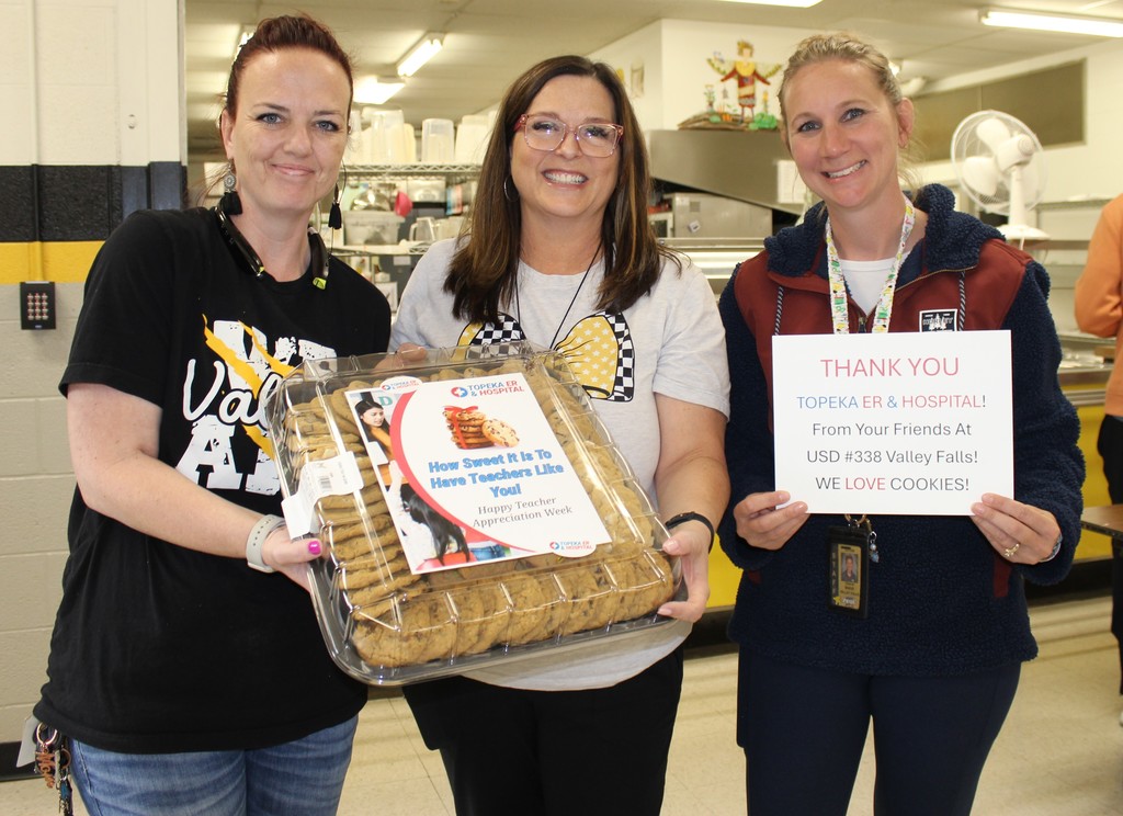 3 ladies with cookie tray