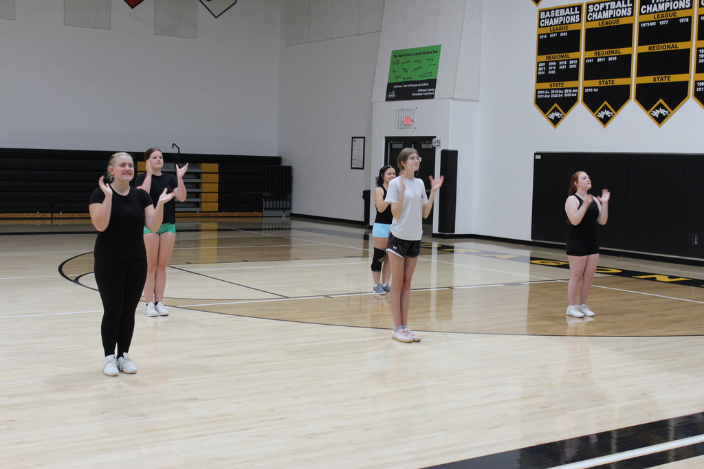 5 Cheerleaders at Practice