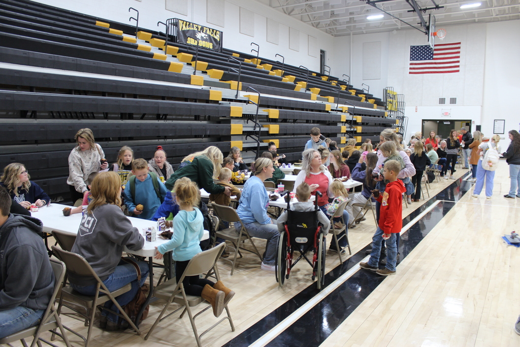 Gym full of people