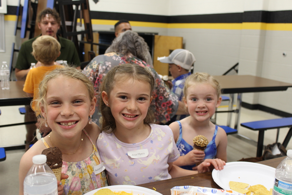 3 little girls with ice cream