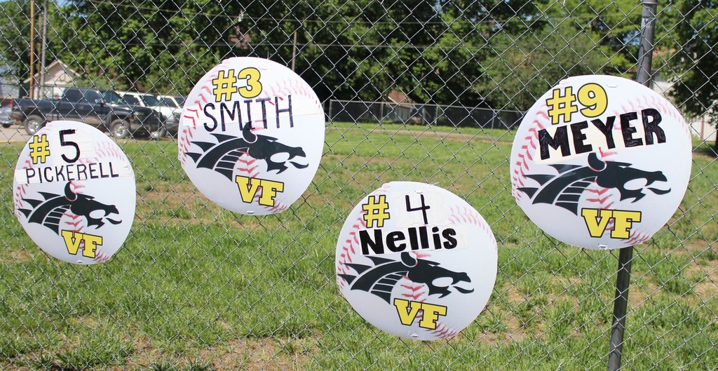 Team Signs 5, 3, 4, 9