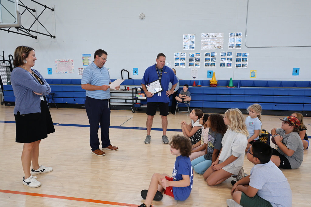 Valley Park Elementary is celebrating Coach Menley as the September 2025, Teacher Proud Tuesday award winner. Known for his energy, humor and ability to connect with students, Coach has built a PE program that kids look forward to every single day. Congratulations, Coach! Read all about it ➡️ www.vpschools.org/tpt925 #VPPride 🧡💙🤍🦅
