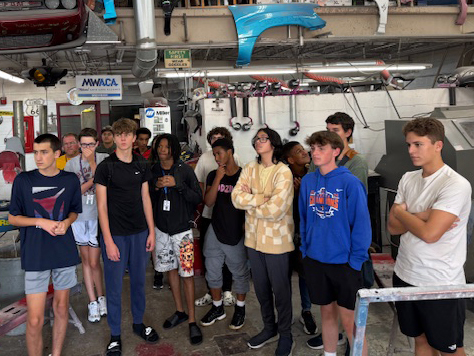 🚍✨ Our sophomore class is heading to South Tech!  This visit gives students a chance to explore hands-on learning opportunities, discover career pathways, and get inspired about their future options. It’s all about opening doors and helping them see what’s possible after high school.  #LimitlessLearning #VPPride #SouthTech